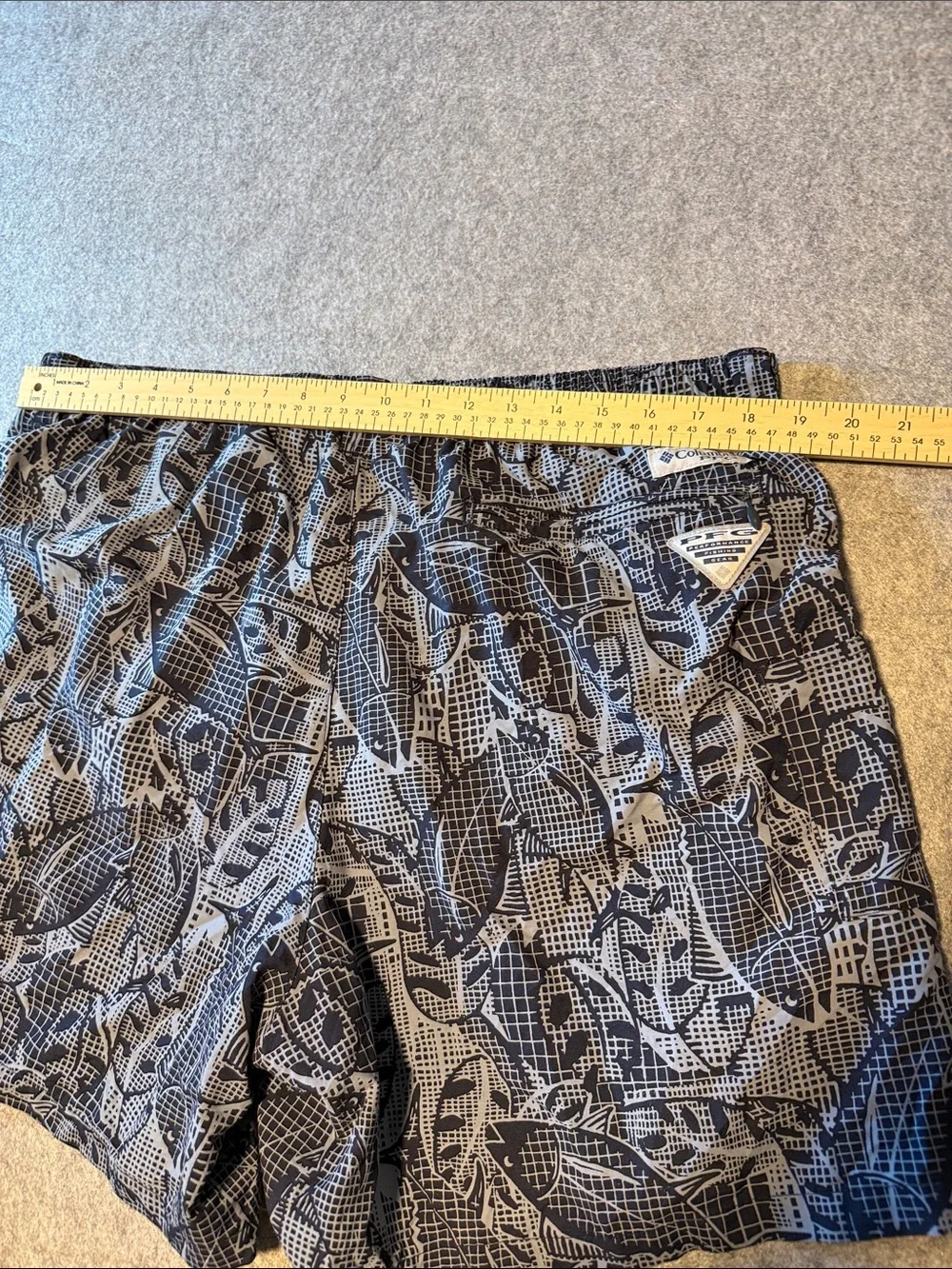 🥳 5 for $25 BUNDLE Columbia PFG Men's Black and Gray Fish-Print Swim Trunks